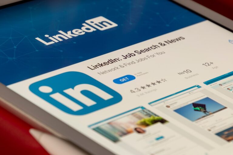 LinkedIn Profile Tips 2026 to Get Noticed Fast
