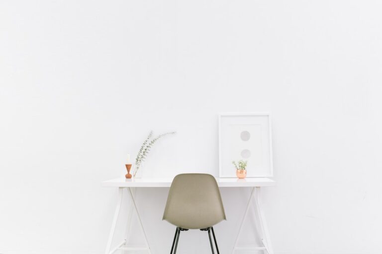 Minimalist Lifestyle Tips for Busy Professionals